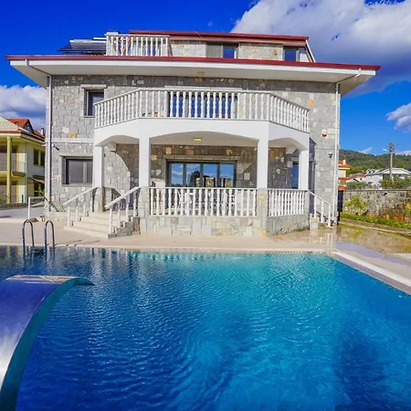 Fethiye'de 5 Yatak Odali Lueks Villa *