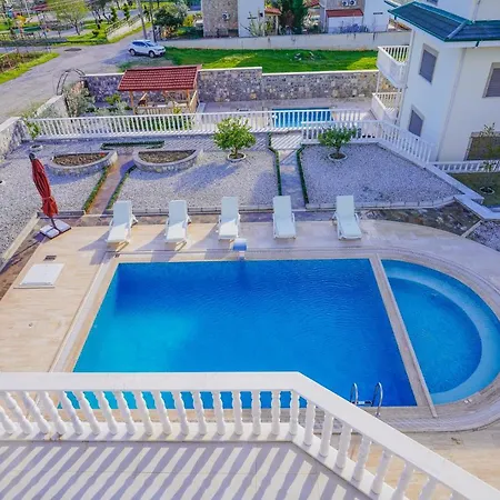 Fethiye'de 5 Yatak Odali Lueks 别墅 费特希耶