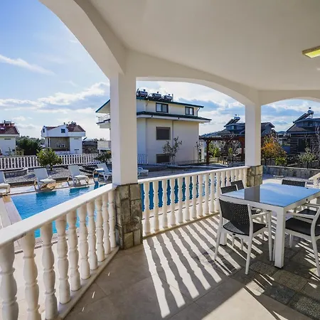 Fethiye'de 5 Yatak Odali Lueks 别墅