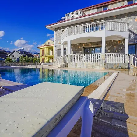 Fethiye'de 5 Yatak Odali Lueks 别墅 *