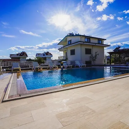 Fethiye'de 5 Yatak Odali Lueks 别墅 费特希耶